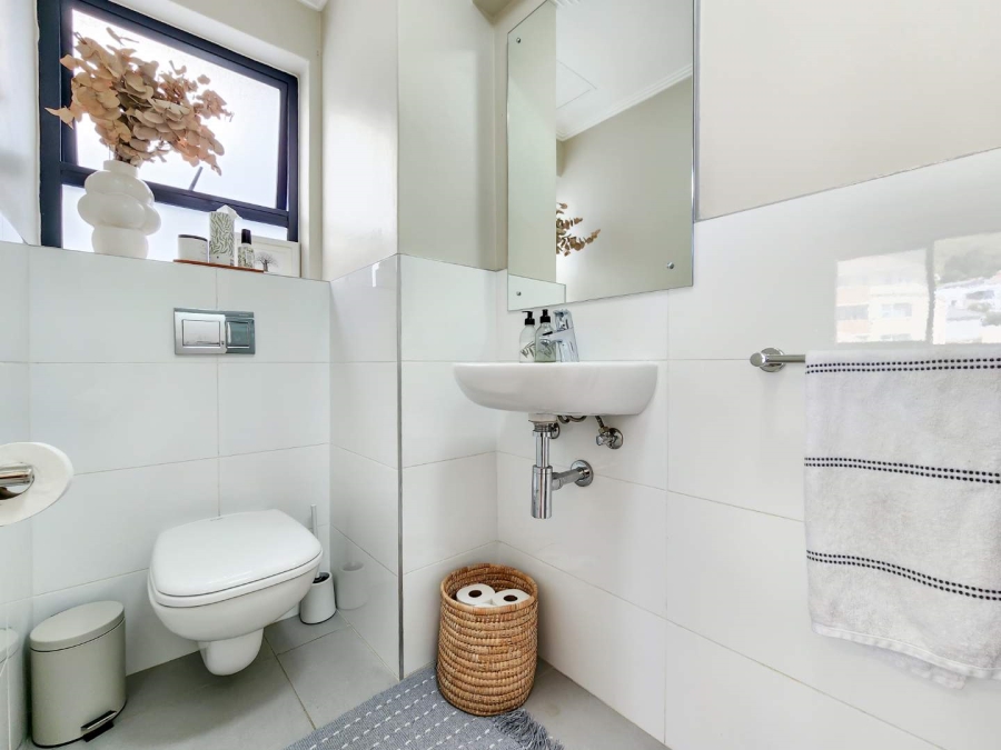 2 Bedroom Property for Sale in Vredehoek Western Cape